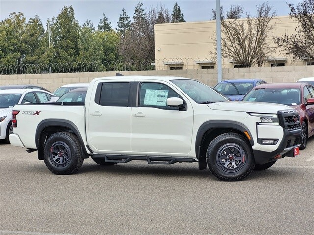 2025 Nissan Frontier PRO-X photo 3