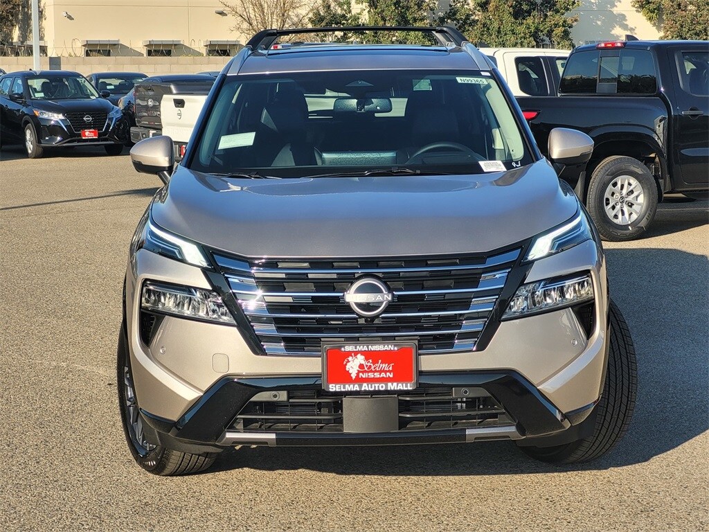 2026 Nissan Rogue Platinum photo 2