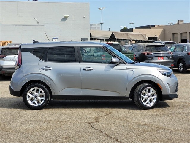 2023 Kia Soul LX photo 4