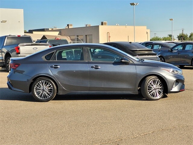 2022 Kia Forte GT-Line photo 4