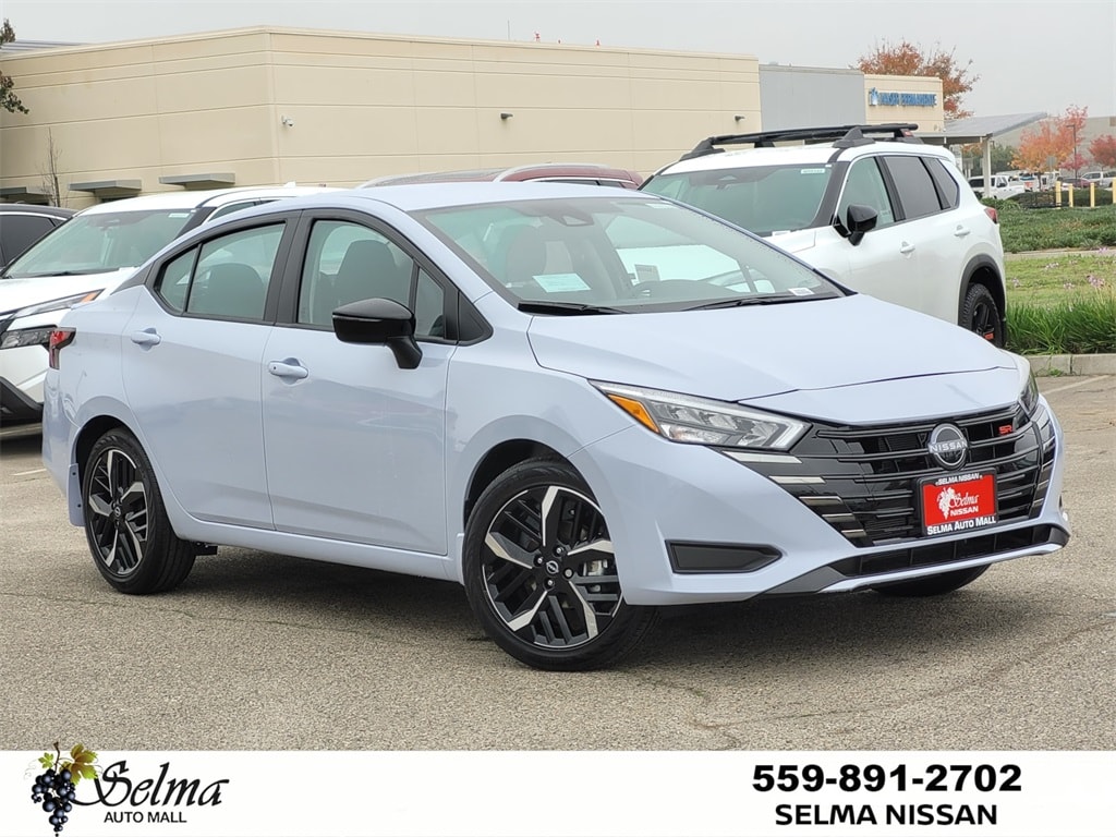 2025 Nissan Versa Sedan SR's photo