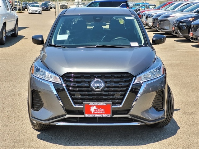 2025 Nissan Kicks Play S photo 2