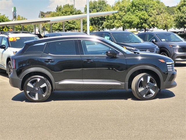 2025 Nissan Kicks SR photo 3