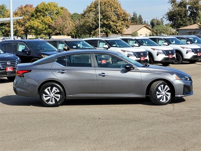 2025 Nissan Altima S photo 4
