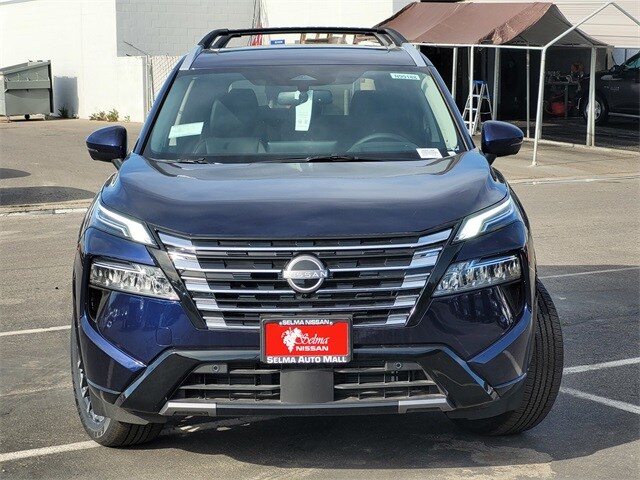 2025 Nissan Rogue Platinum photo 2