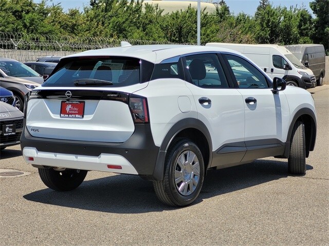 2025 Nissan Kicks S photo 4