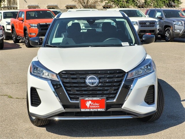 2025 Nissan Kicks Play S photo 2