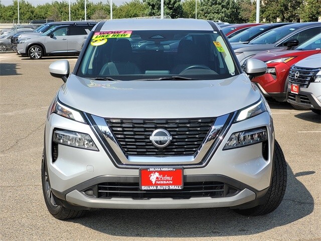 2023 Nissan Rogue SV photo 3
