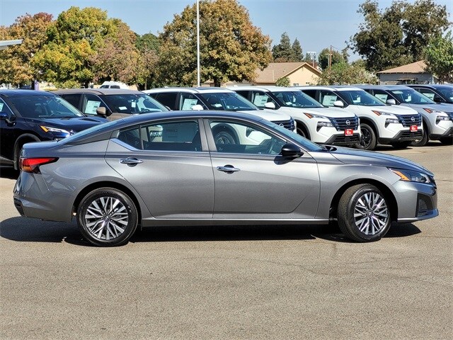 2025 Nissan Altima SV photo 4