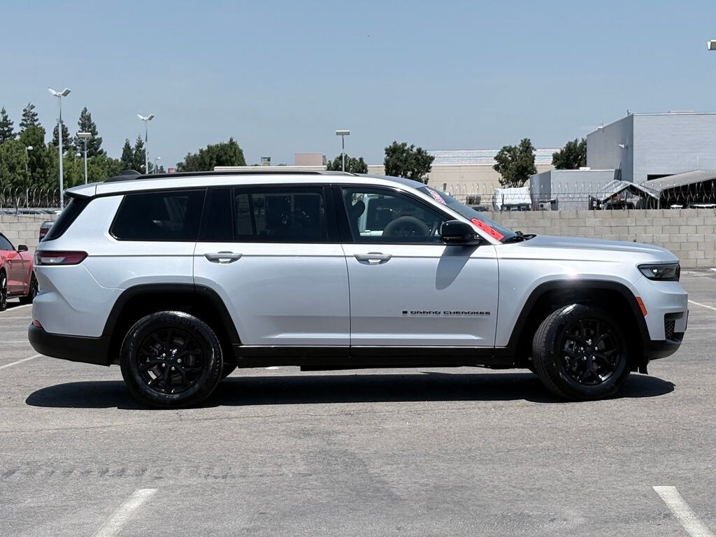 Used 2024 Jeep Grand Cherokee L Laredo SUV