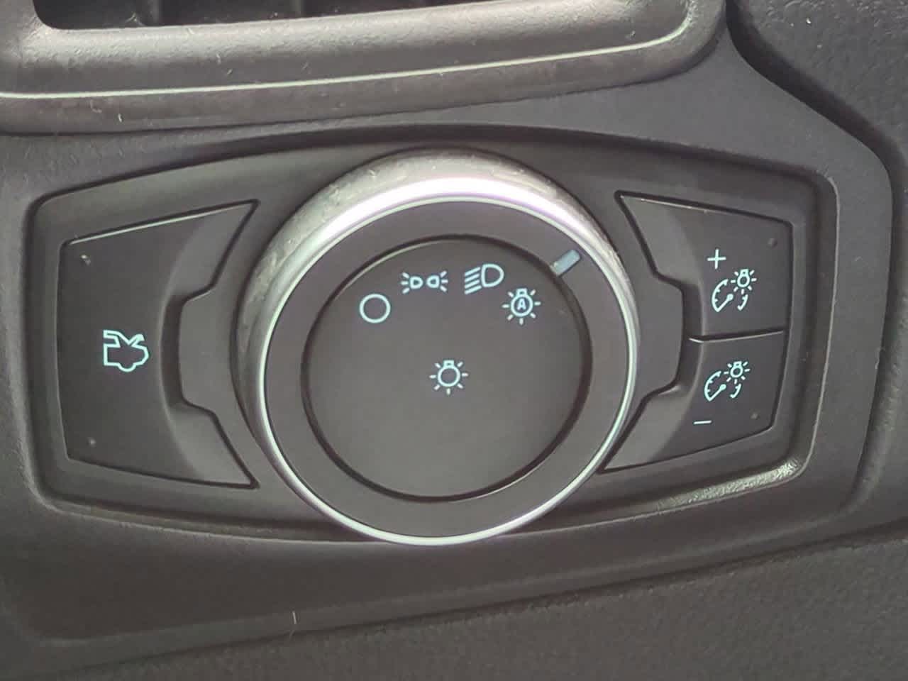 Thumbnail: 2015 Ford Focus - 17