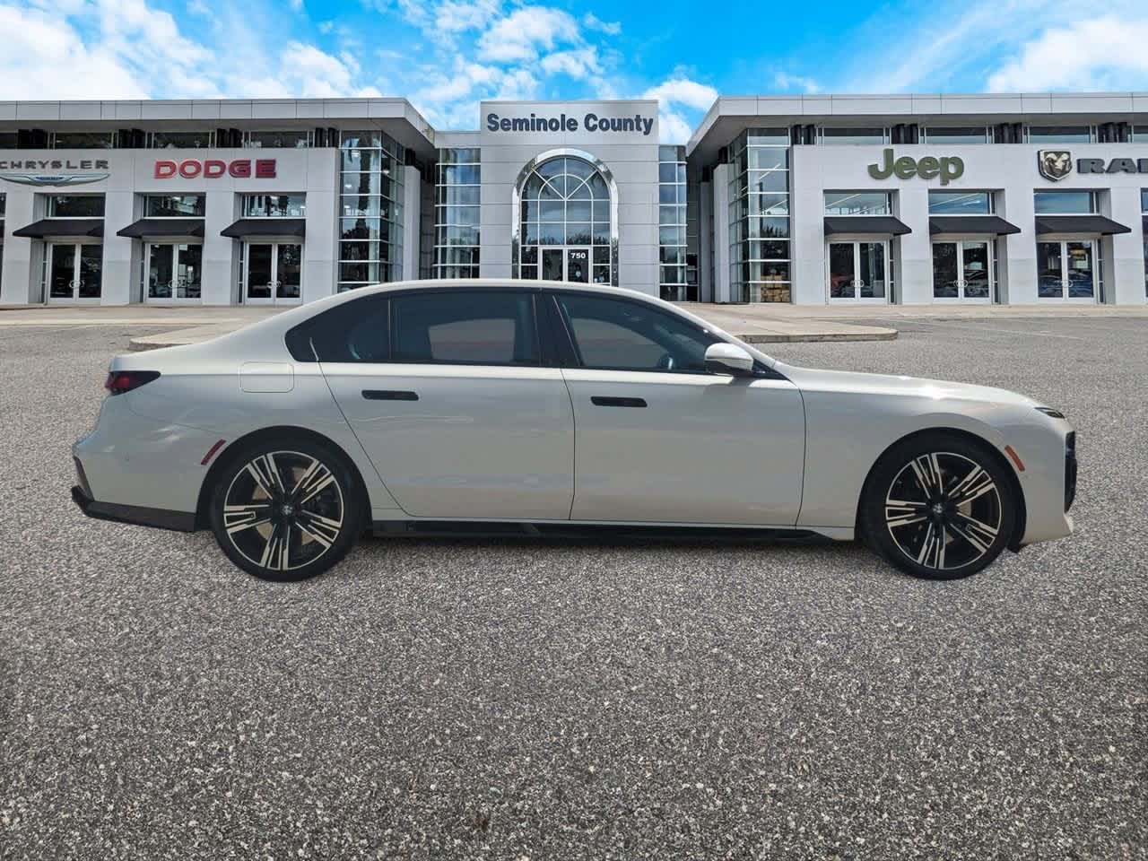 Thumbnail: 2023 BMW 7 Series - 9