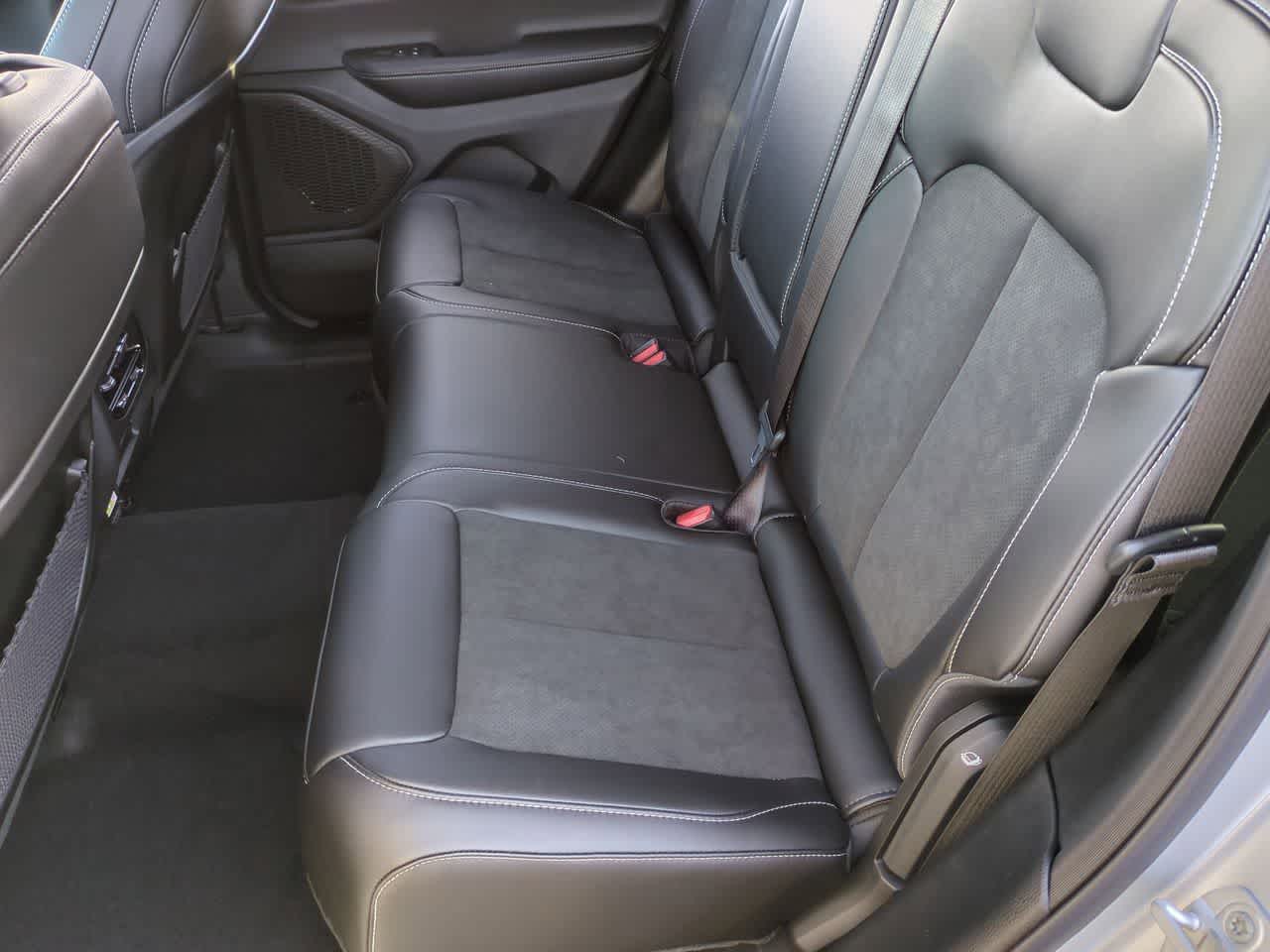 Thumbnail: 2025 Jeep Grand Cherokee - 21