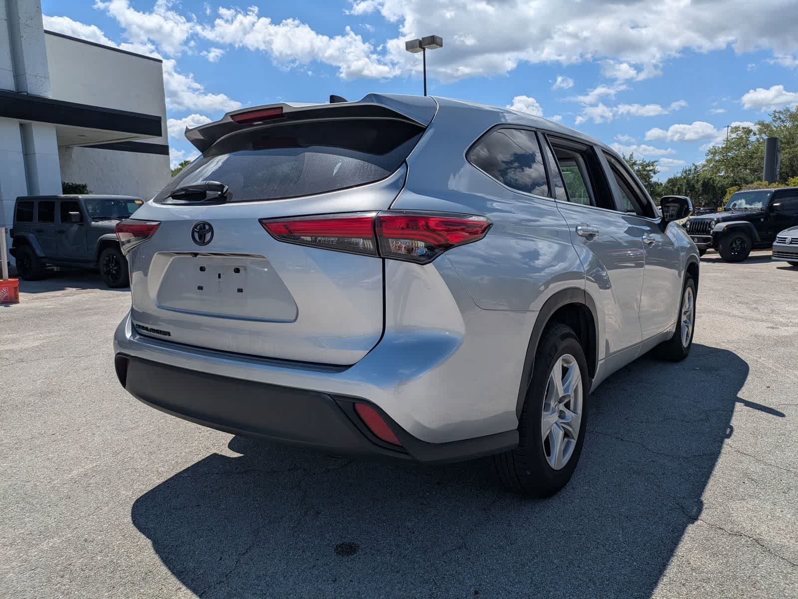 Thumbnail: 2023 Toyota Highlander - 4