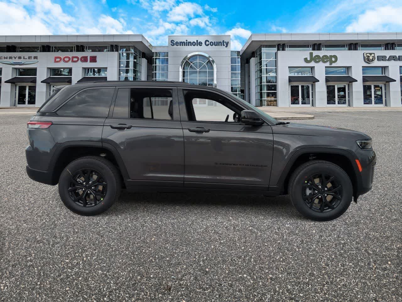 Thumbnail: 2026 Jeep Grand Cherokee - 9