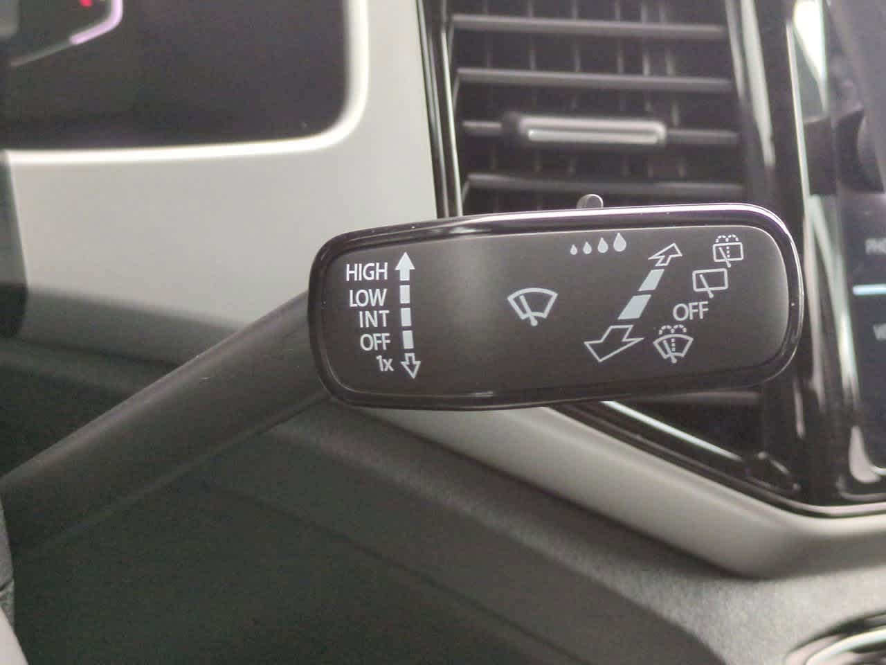 Thumbnail: 2023 Volkswagen Atlas - 27