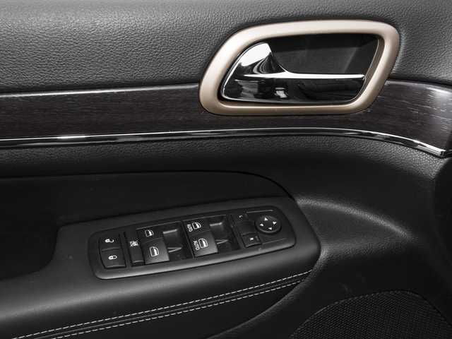 Thumbnail: 2016 Jeep Grand Cherokee - 15