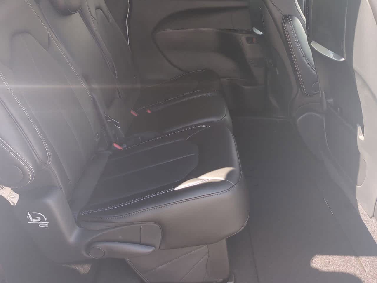 Thumbnail: 2026 Chrysler Pacifica - 21