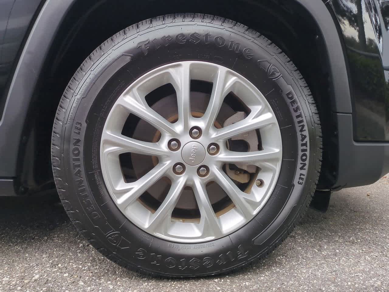 Thumbnail: 2020 Jeep Cherokee - 14