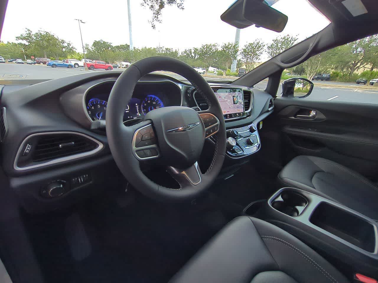 Thumbnail: 2026 Chrysler Voyager - 10