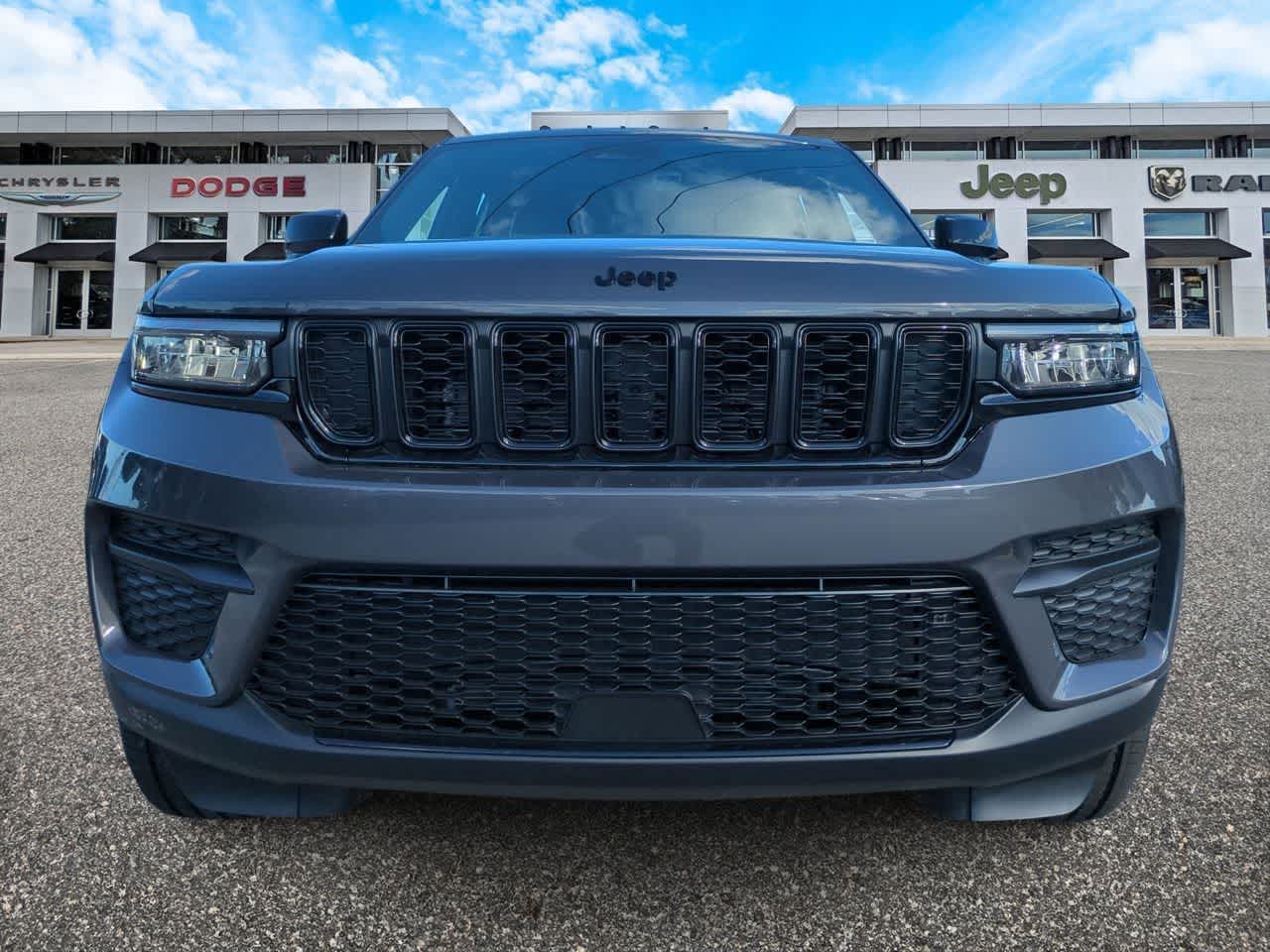 Thumbnail: 2025 Jeep Grand Cherokee - 3