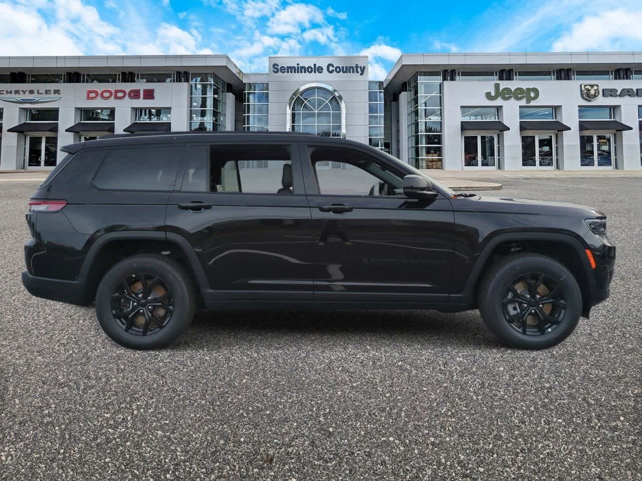 Thumbnail: 2025 Jeep Grand Cherokee L - 9