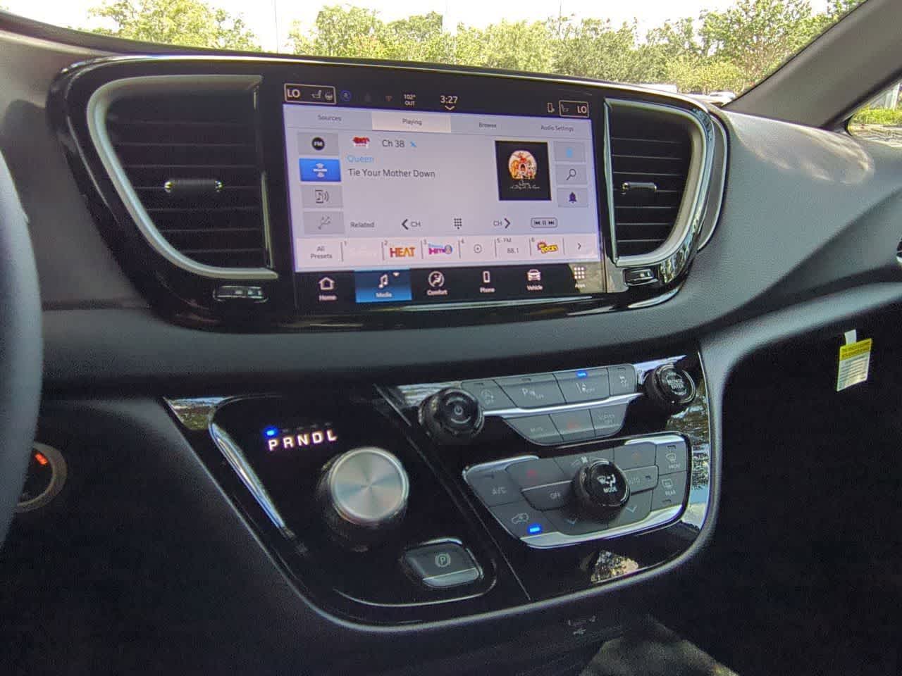 Thumbnail: 2026 Chrysler Voyager - 28