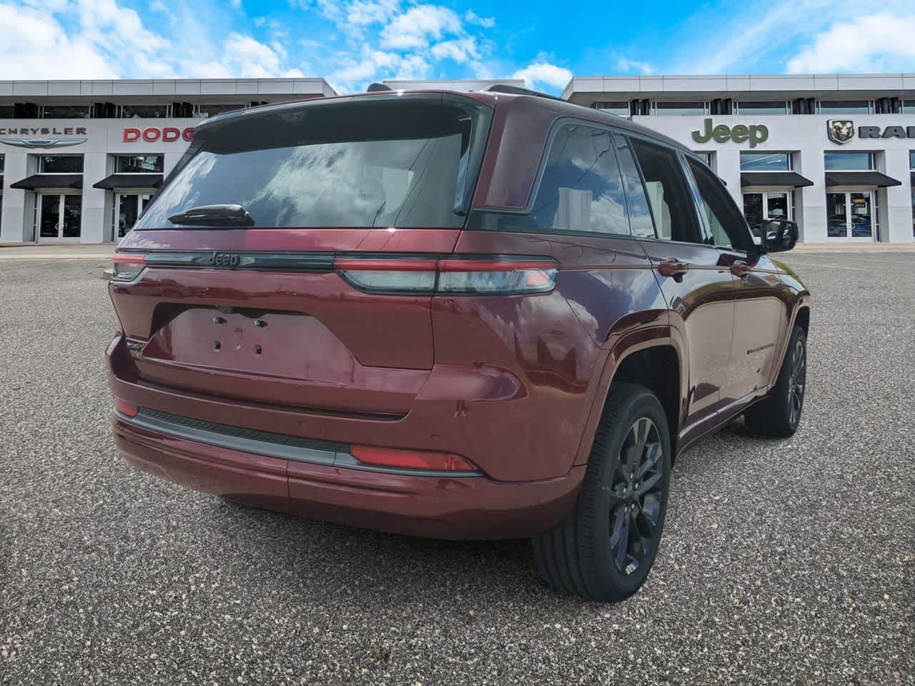 Thumbnail: 2026 Jeep Grand Cherokee - 8