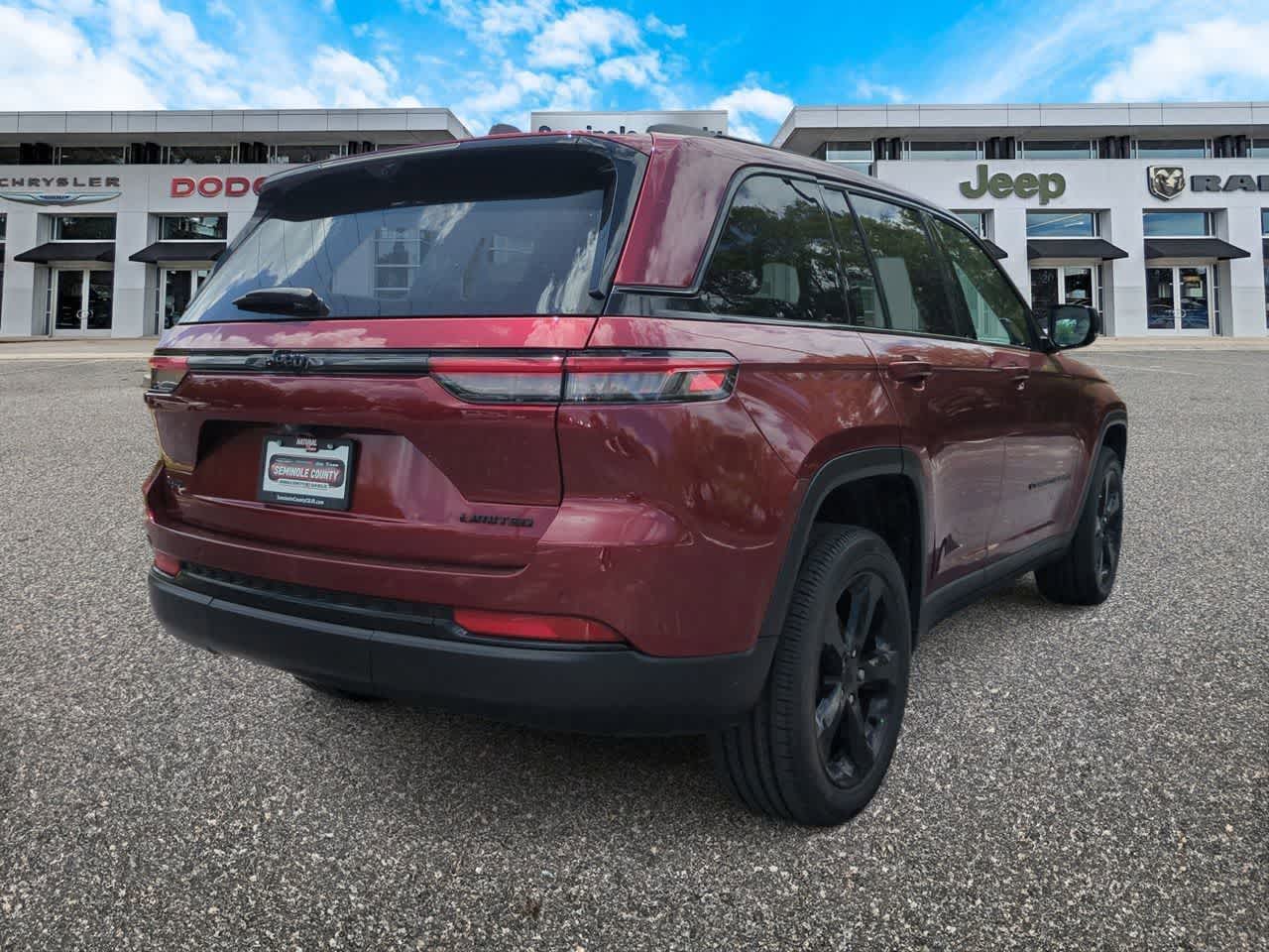 Thumbnail: 2023 Jeep Grand Cherokee - 8