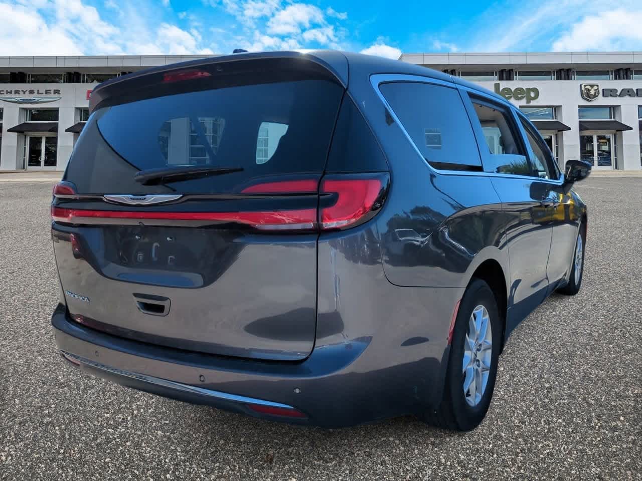 Thumbnail: 2023 Chrysler Pacifica - 8