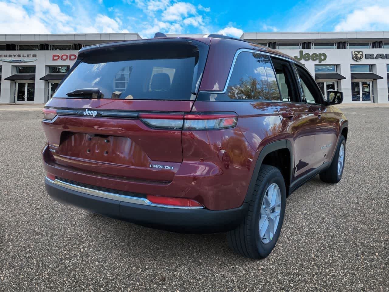 Thumbnail: 2026 Jeep Grand Cherokee - 8