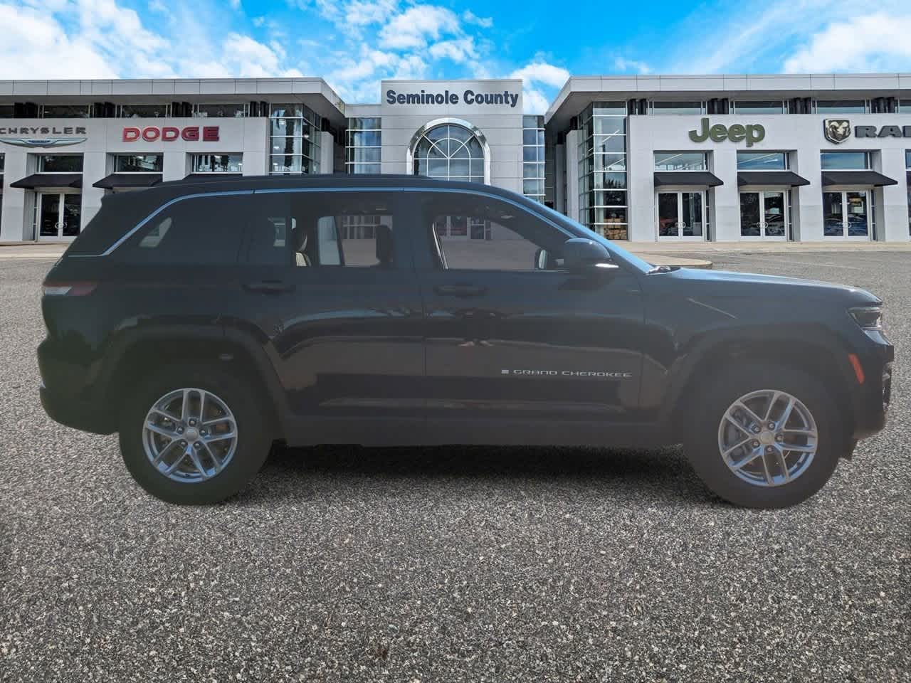 Thumbnail: 2025 Jeep Grand Cherokee - 9