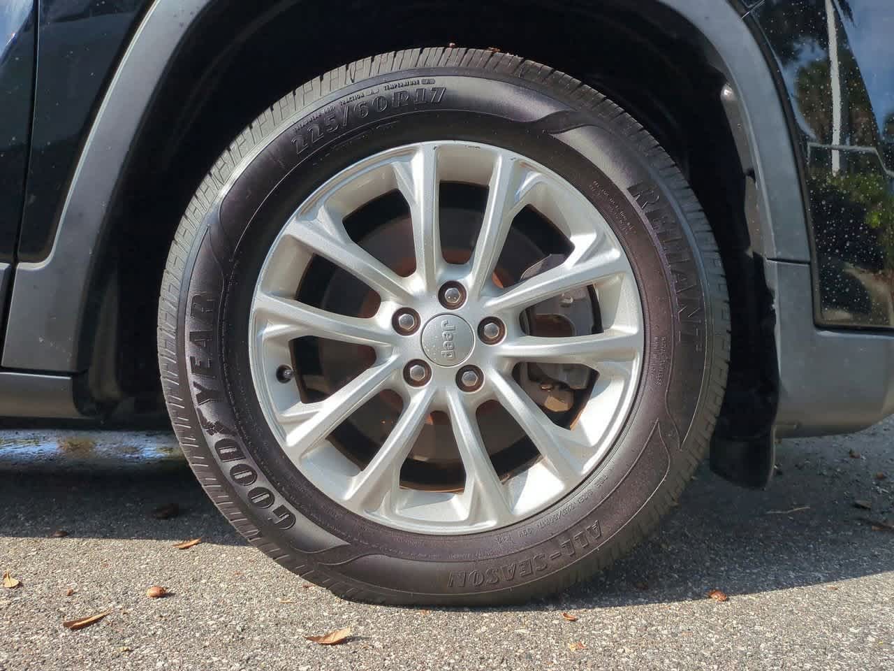 Thumbnail: 2020 Jeep Cherokee - 14