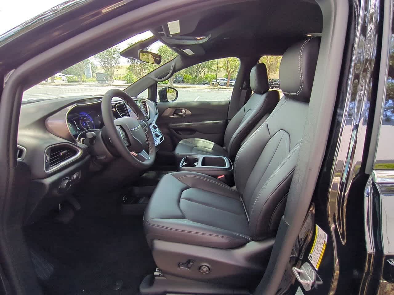 Thumbnail: 2026 Chrysler Voyager - 16