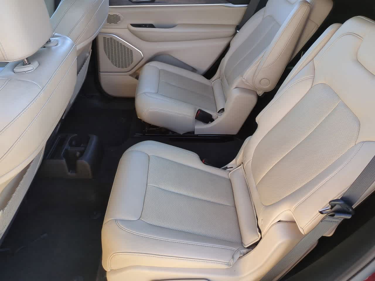 Thumbnail: 2022 Jeep Grand Cherokee L - 21