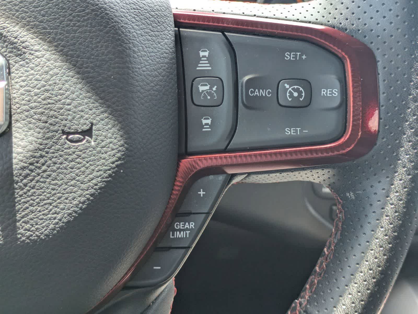 Thumbnail: 2025 RAM 1500 - 9