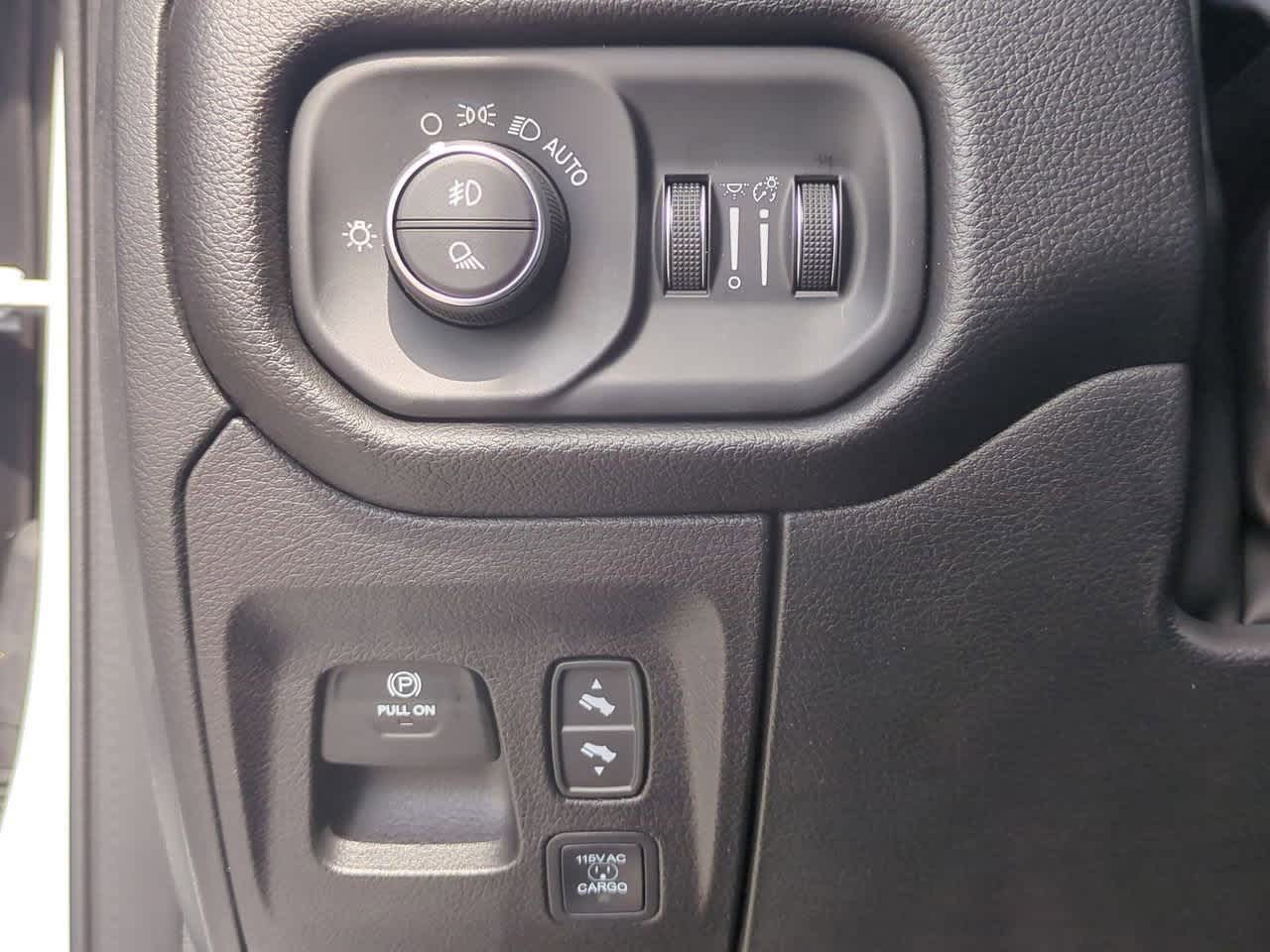 Thumbnail: 2026 RAM 1500 - 18