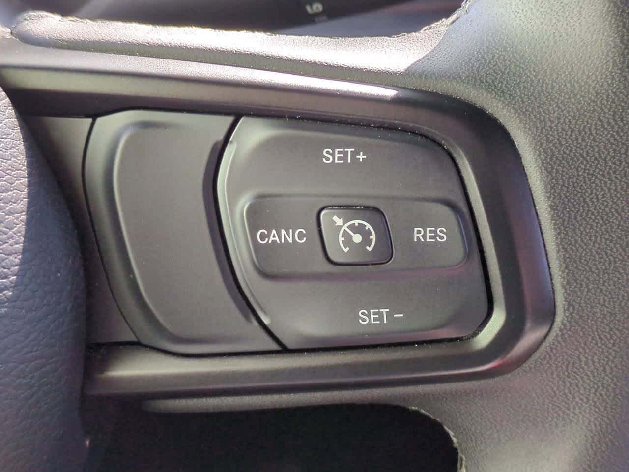 Thumbnail: 2023 Jeep Gladiator - 25