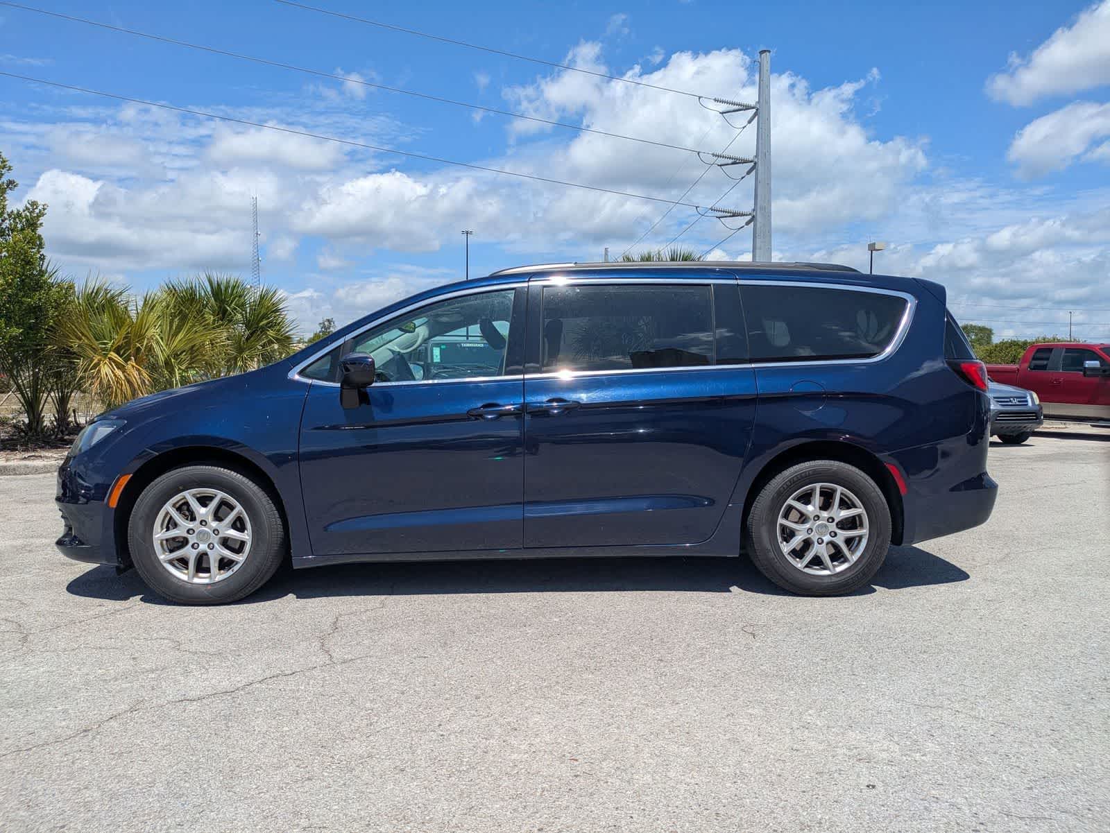 Thumbnail: 2020 Chrysler Voyager - 5
