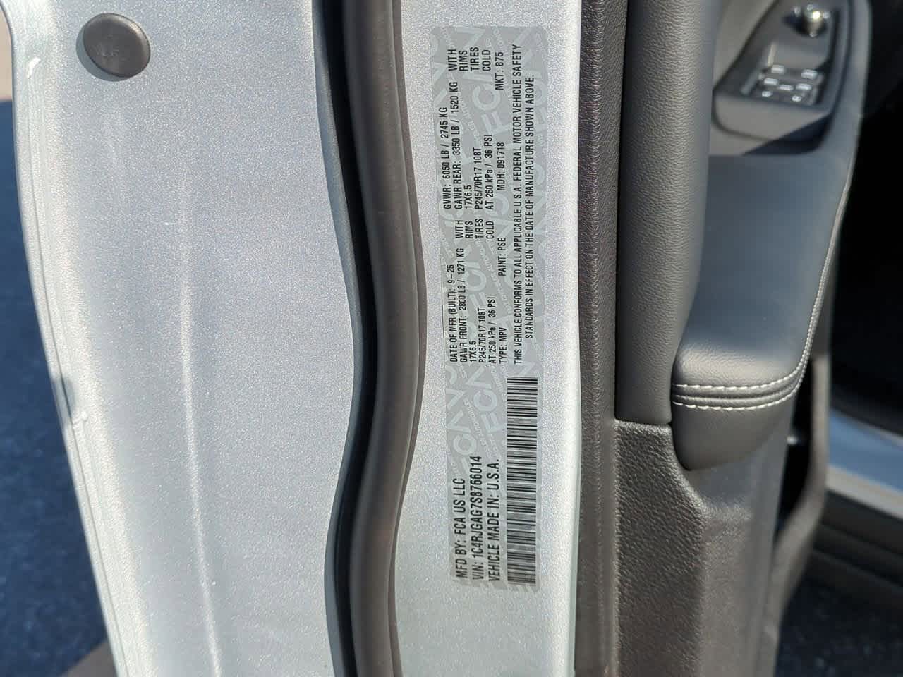 Thumbnail: 2025 Jeep Grand Cherokee - 36