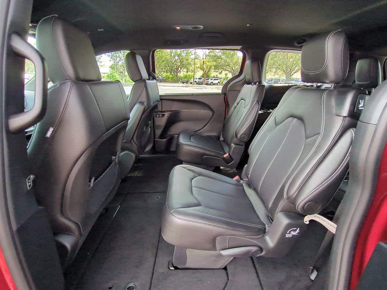 Thumbnail: 2026 Chrysler Voyager - 20