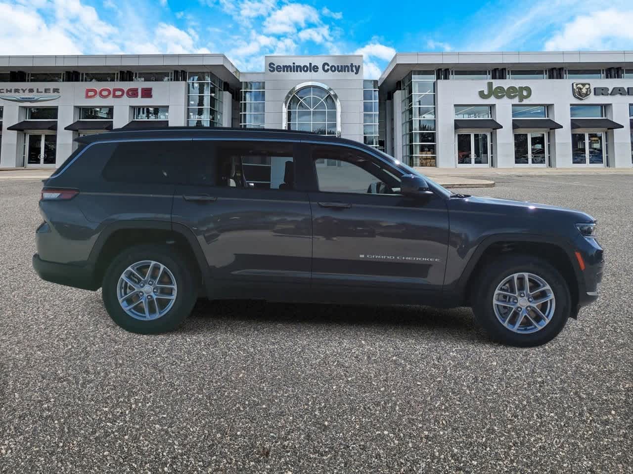 Thumbnail: 2025 Jeep Grand Cherokee L - 9