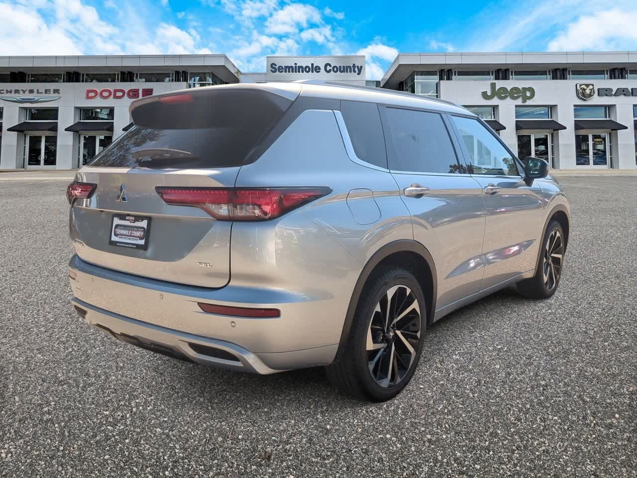 Thumbnail: 2024 Mitsubishi Outlander - 8