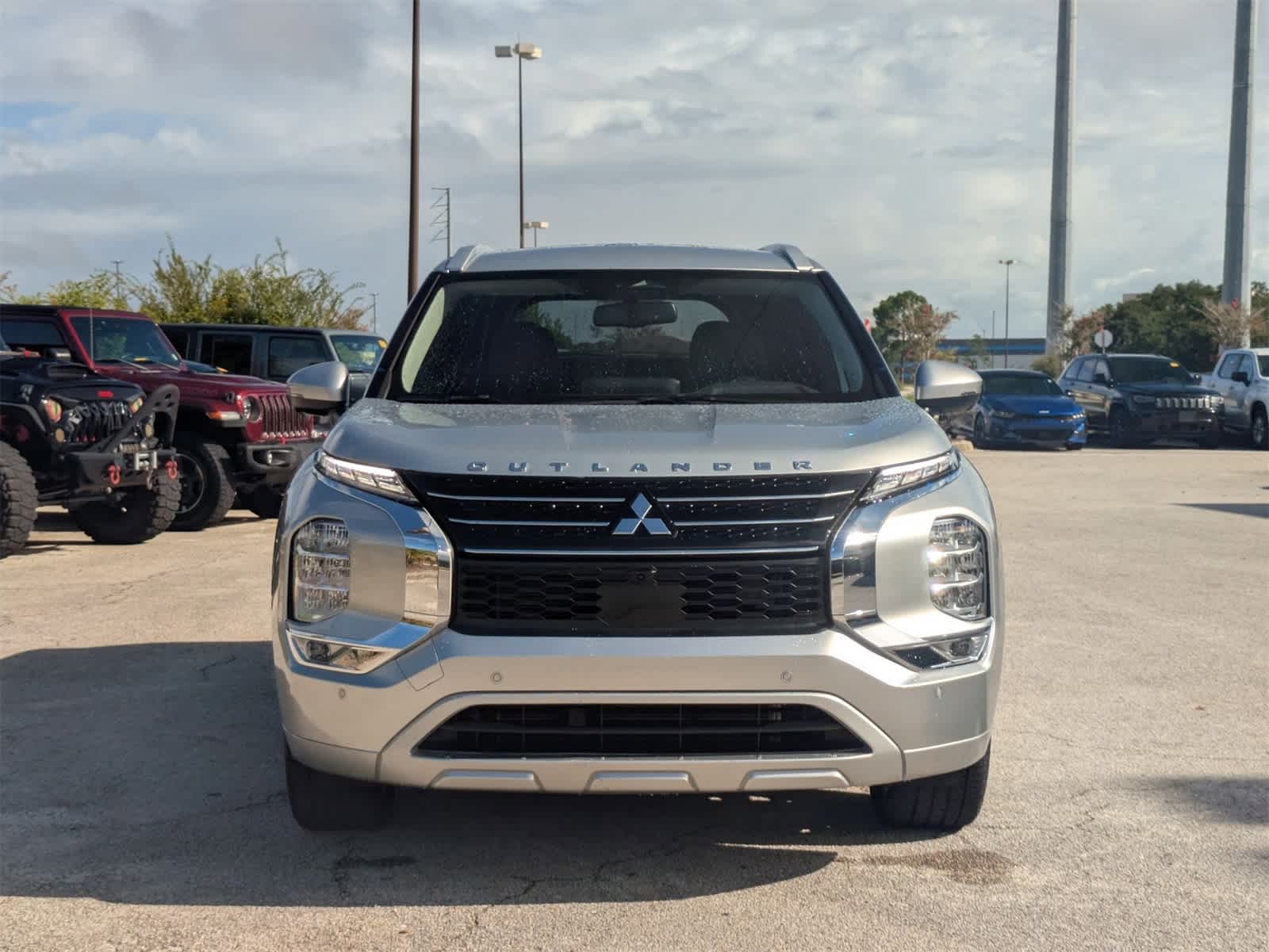 Thumbnail: 2024 Mitsubishi Outlander - 2