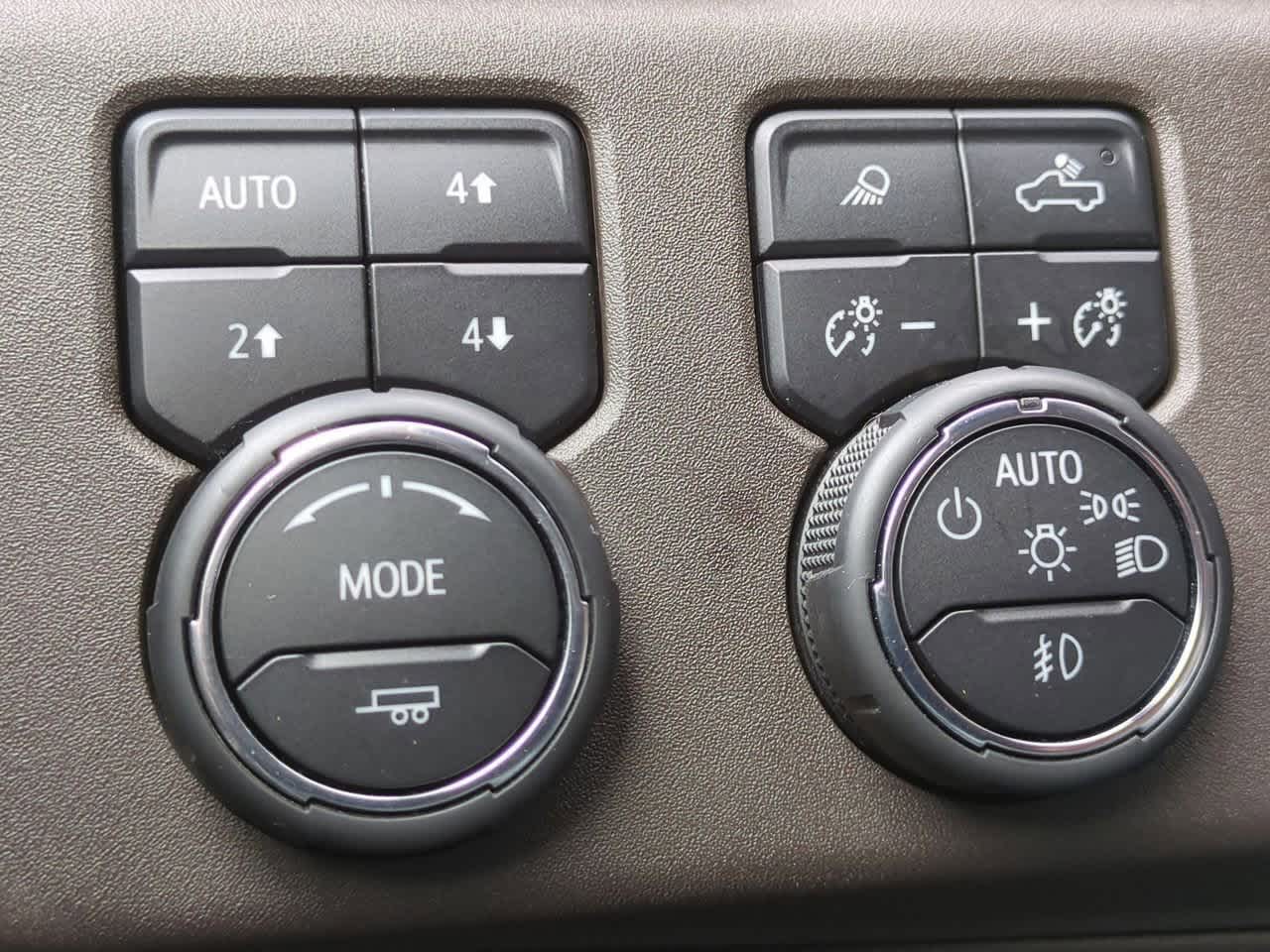 Thumbnail: 2024 Chevrolet Silverado 3500 - 18