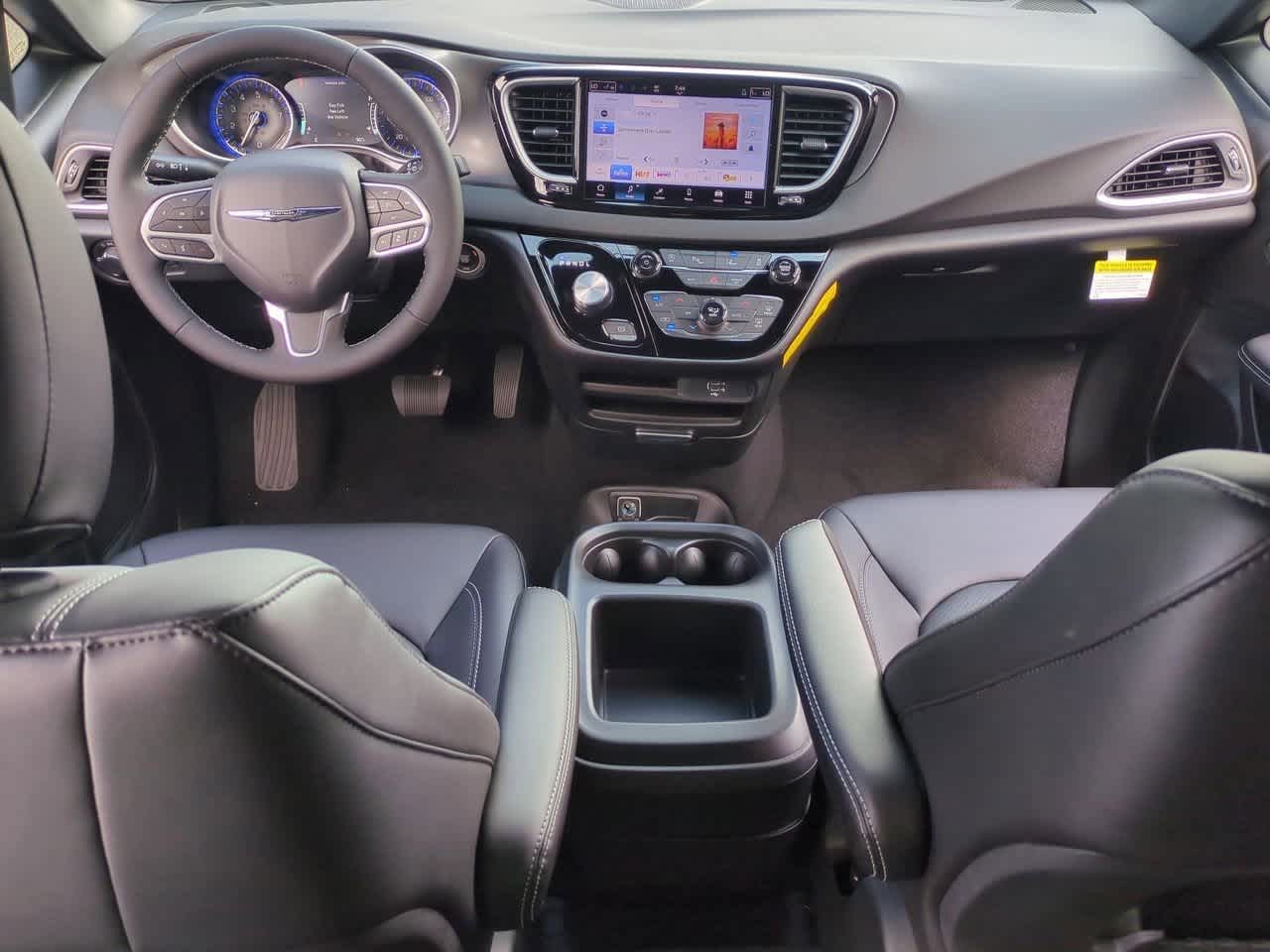 Thumbnail: 2026 Chrysler Voyager - 16