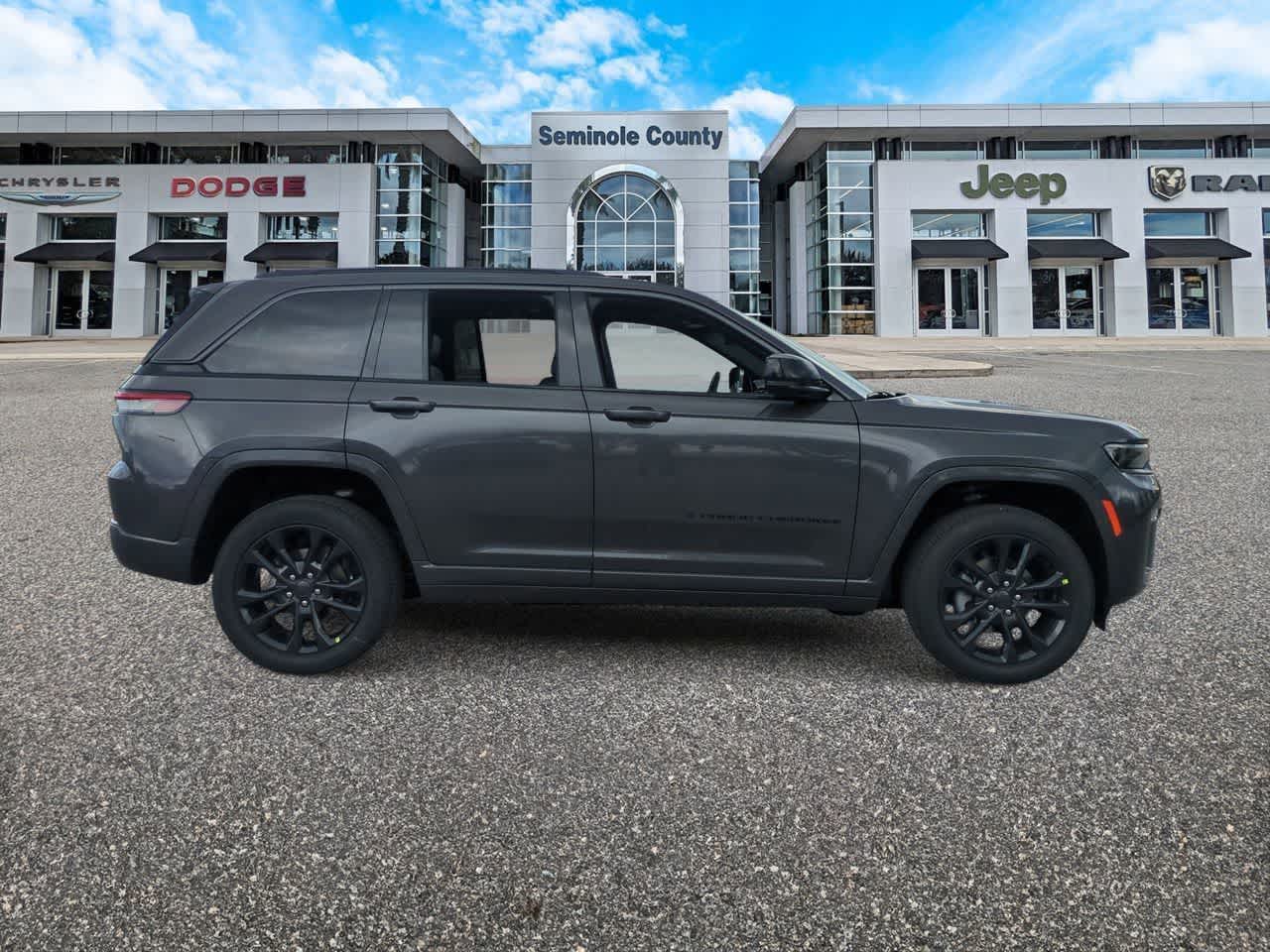 Thumbnail: 2026 Jeep Grand Cherokee - 9