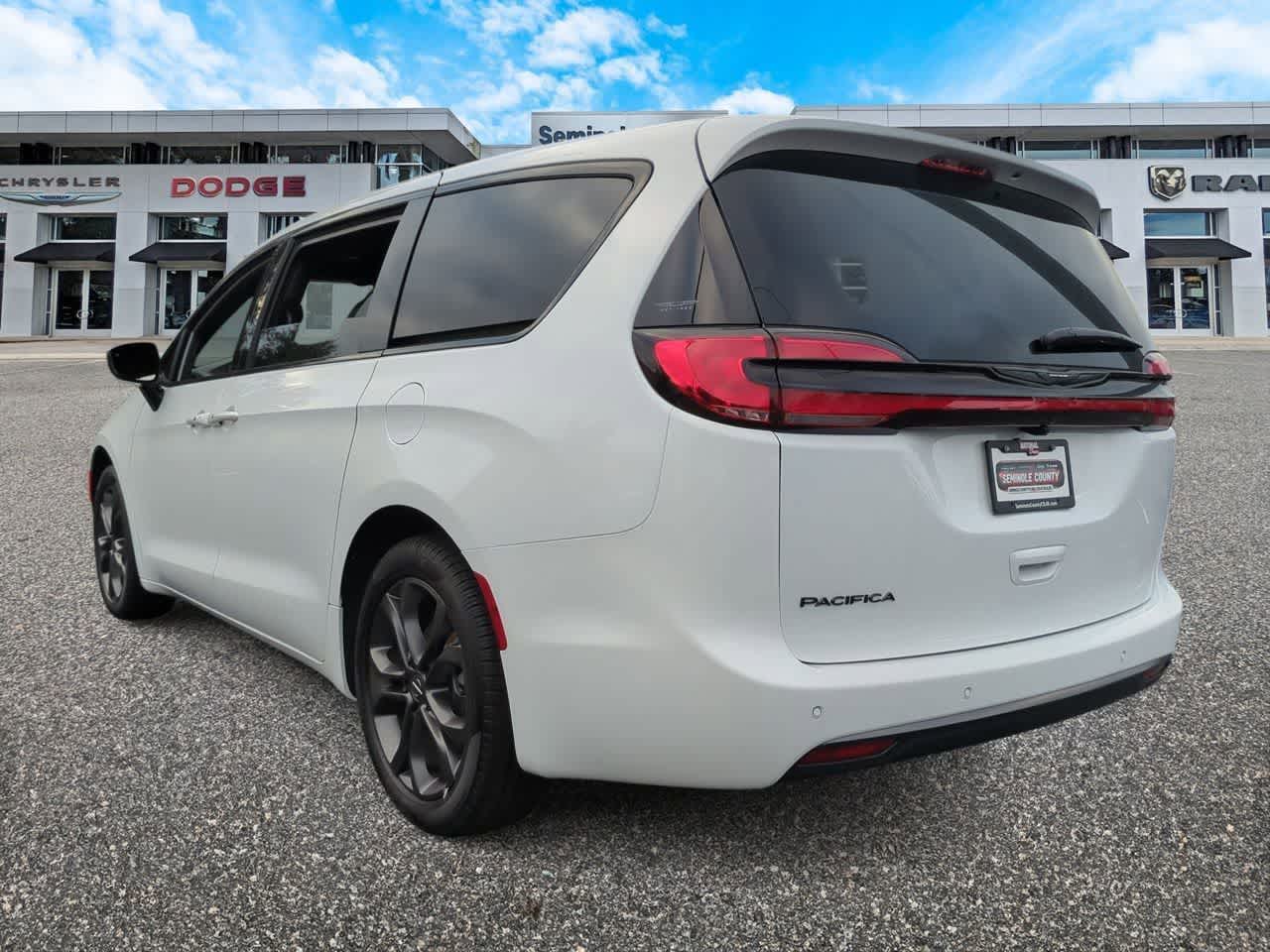 Thumbnail: 2026 Chrysler Pacifica - 6