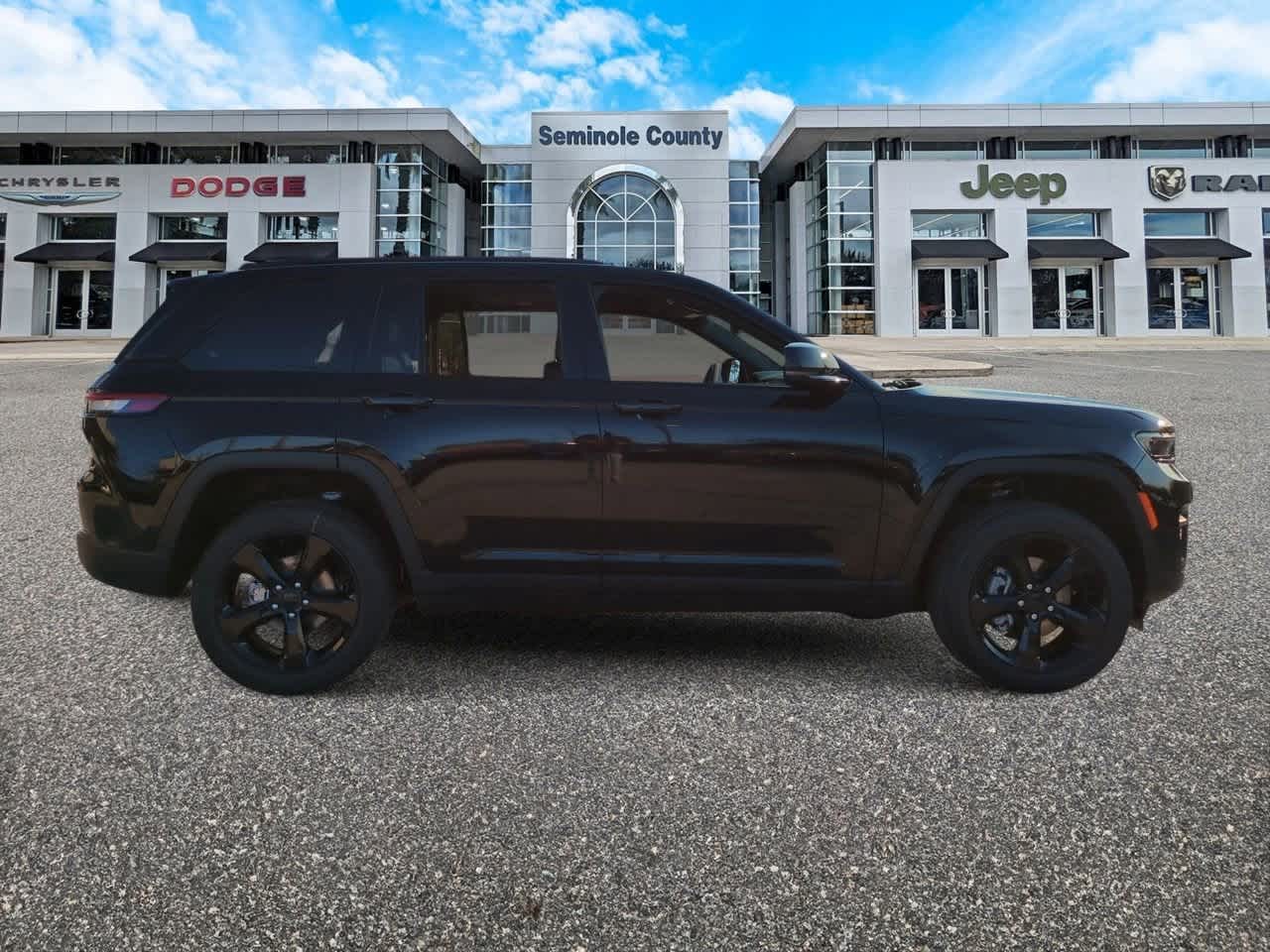 Thumbnail: 2025 Jeep Grand Cherokee - 9