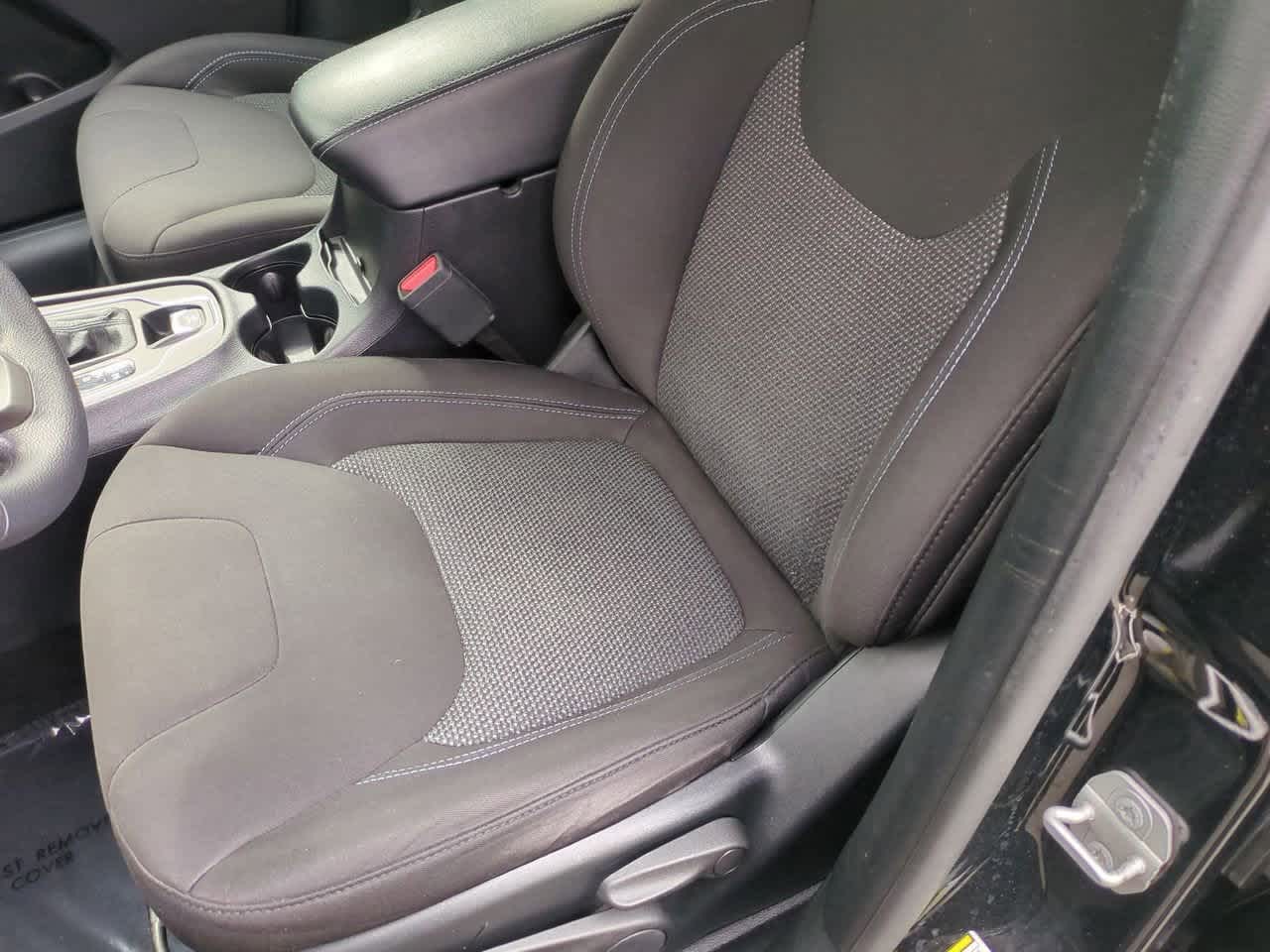 Thumbnail: 2020 Jeep Cherokee - 17